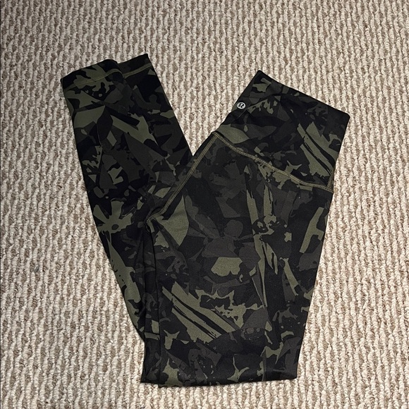lululemon athletica Women's Leggings - Black Green Camouflage - Picture 3 of 7